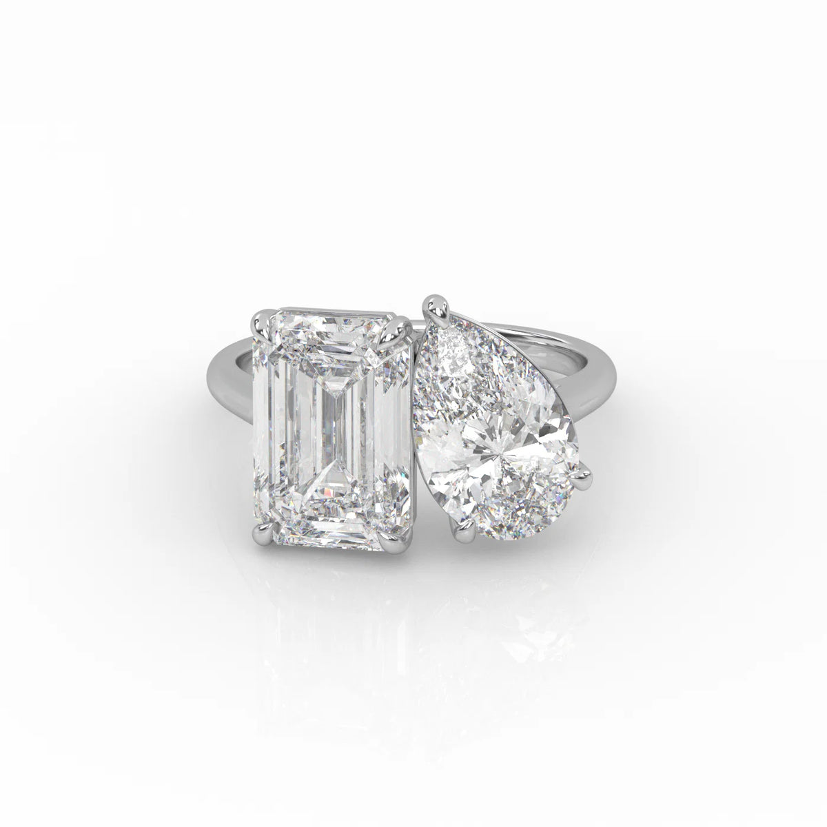 The Emerald and Pear Toi et Moi ring