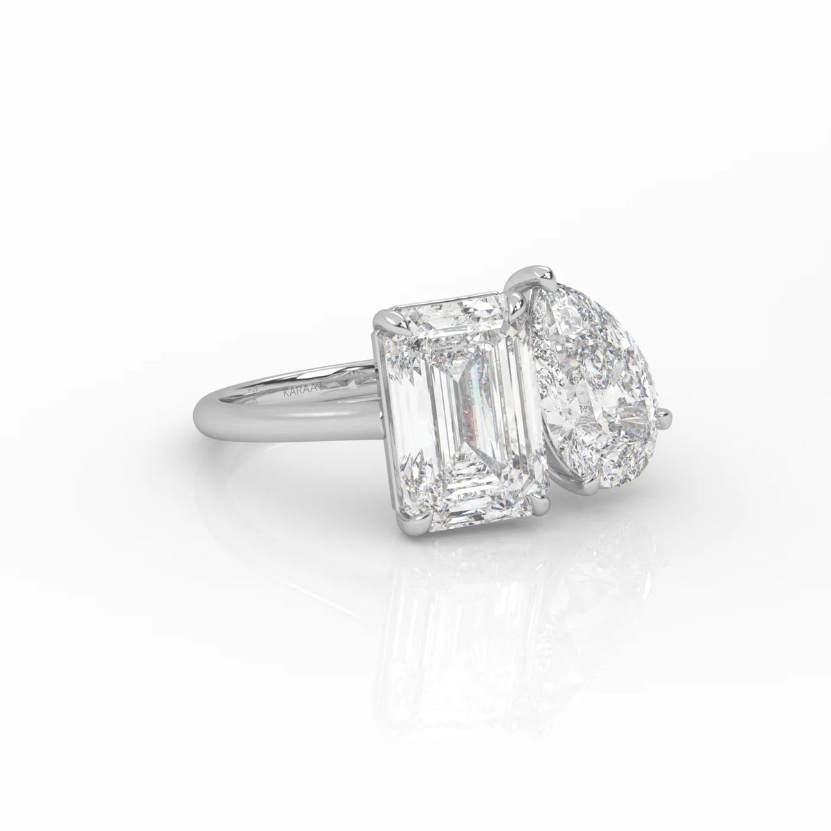 The Emerald and Pear Toi et Moi ring