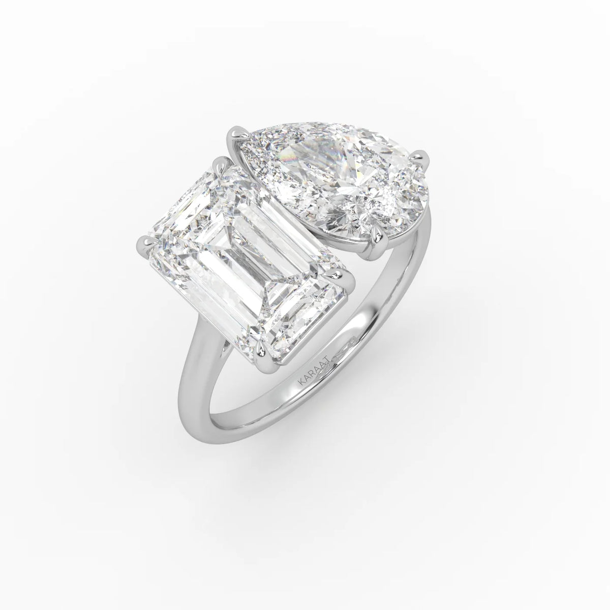 The Emerald and Pear Toi et Moi ring