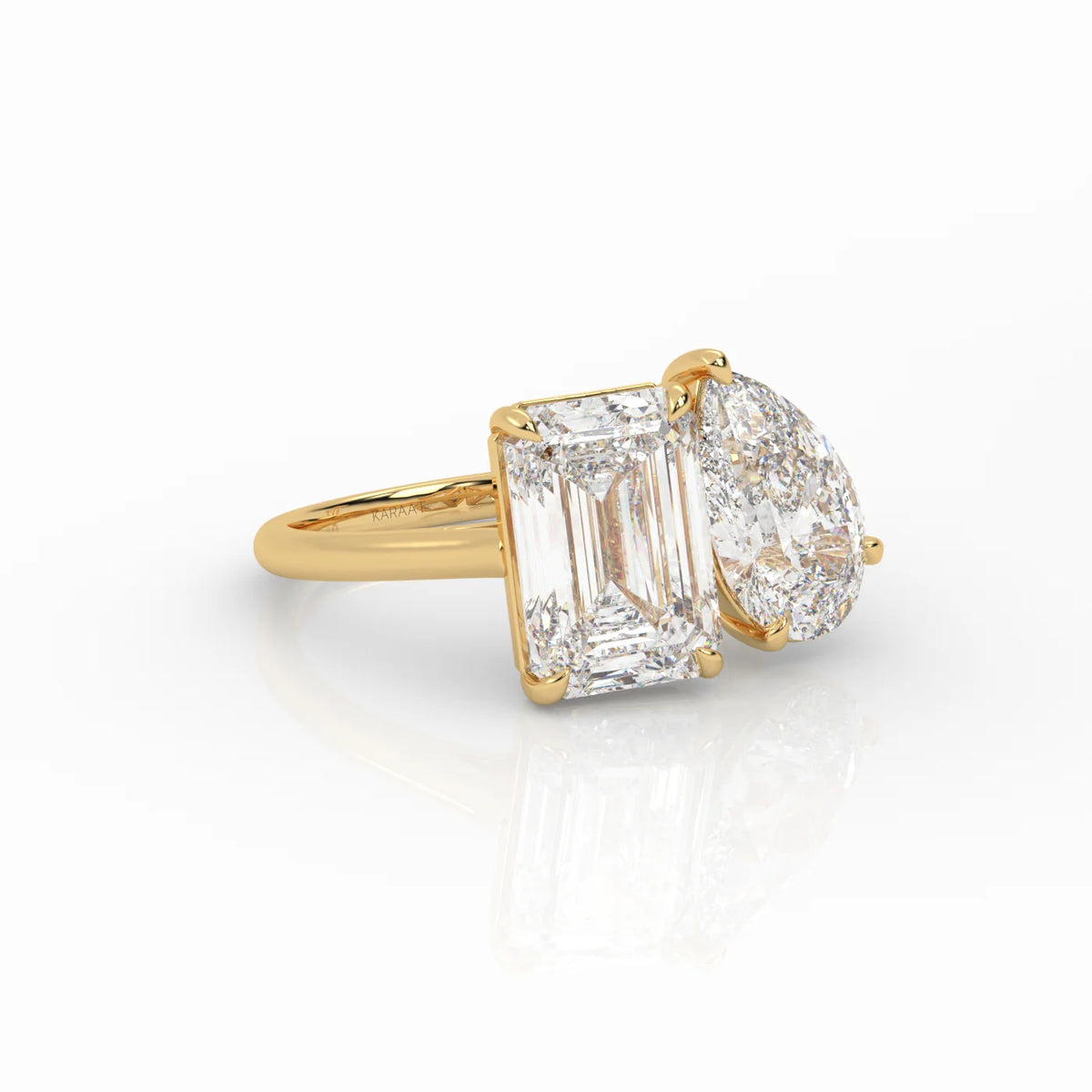 The Emerald and Pear Toi et Moi ring