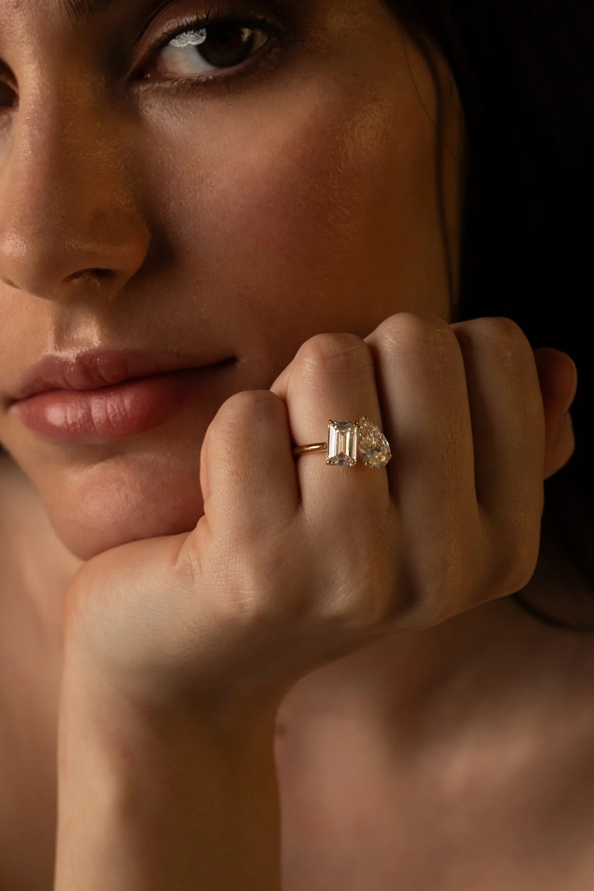 The Emerald and Pear Toi et Moi ring