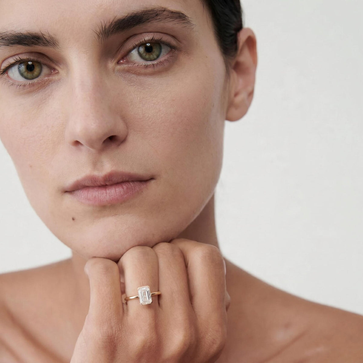 Emerald cut solitaire engagement ring with lab-grown diamond – Modern bezelbar setting